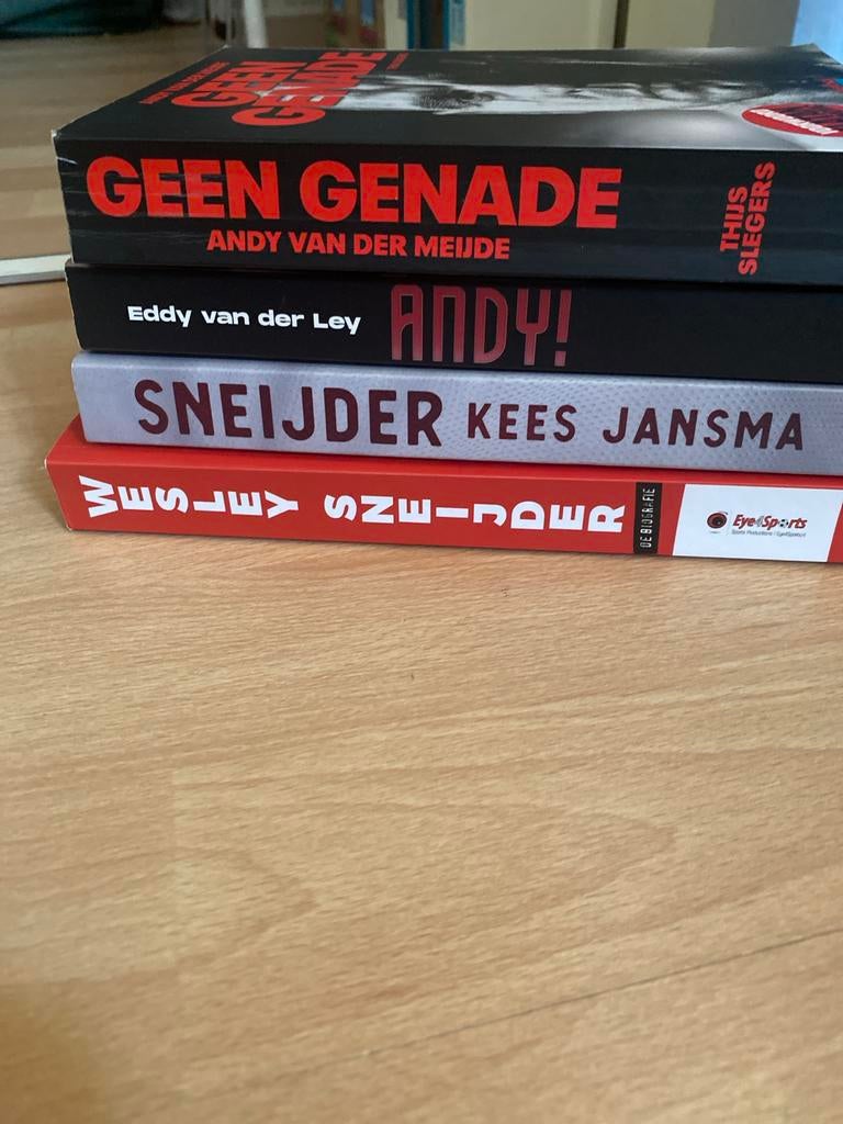 Voetbalboeken Wesley Sneijder en Andy van der Meijde, Ophalen of Verzenden, Gelezen, Sport