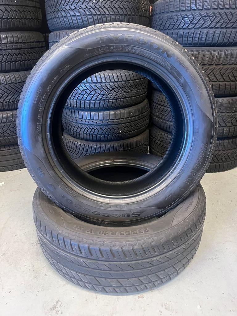 2x 235/55R19 Typhoon Zomerbanden, Gebruikt, Onbekend, 235 mm, Onbekend