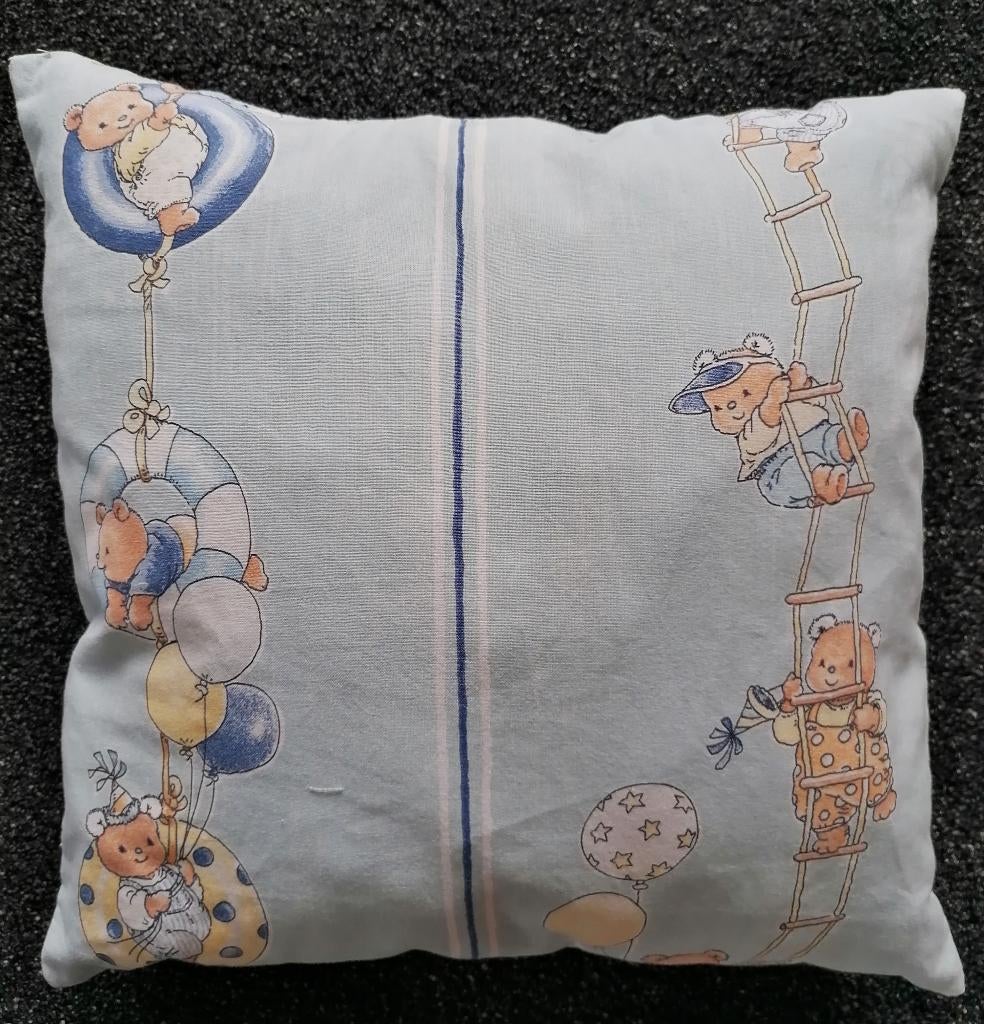 Bobbi kussentjes ca 30x30cm. Nieuw gemaakt van couponstof., Verzenden, Nieuw, Kleed of Kussen