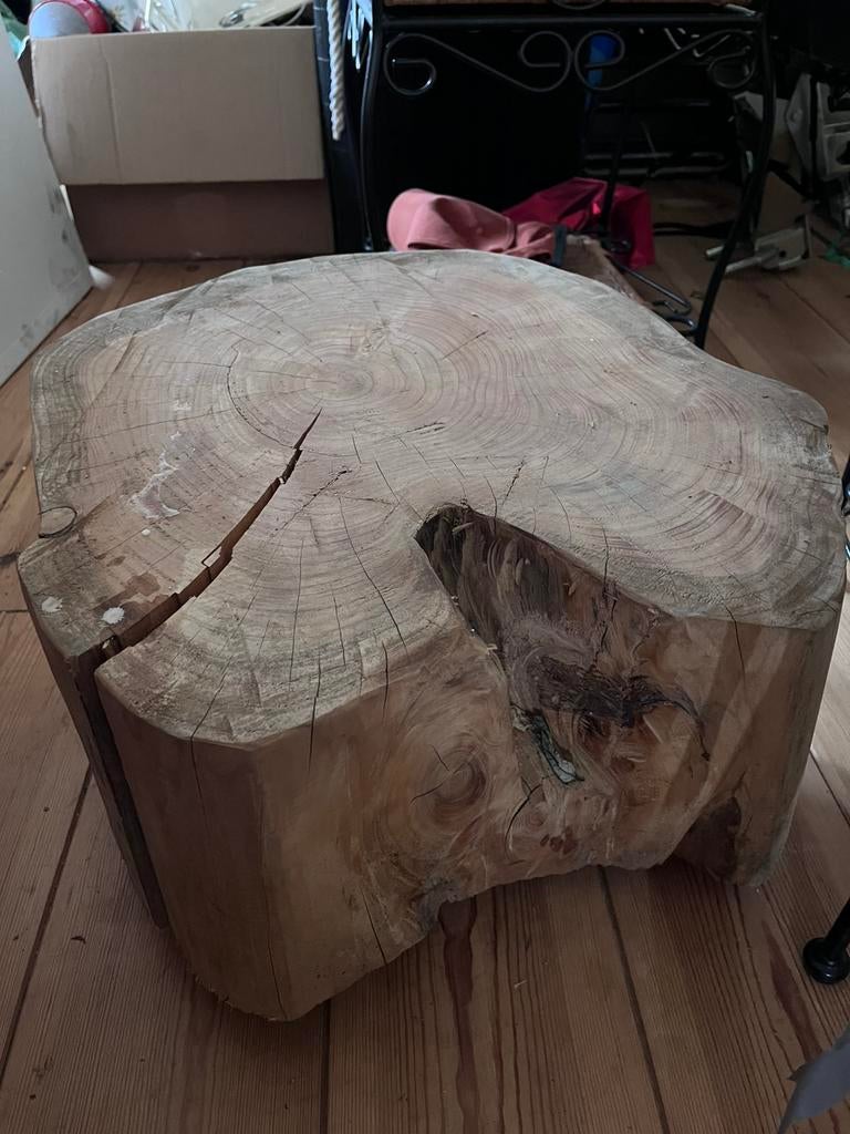 Unieke Boomstamtafel op wieltjes handgemaakt, Huis en Inrichting, Tafels | Sidetables, Ophalen of Verzenden, Nieuw, 25 tot 50 cm