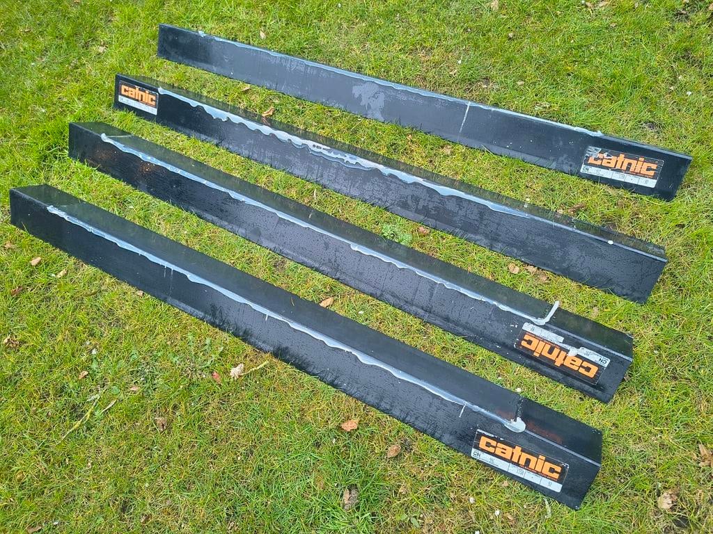 Zwarte stalen lateien, 4 stuks, Doe-het-zelf en Verbouw, Ophalen, IJzer