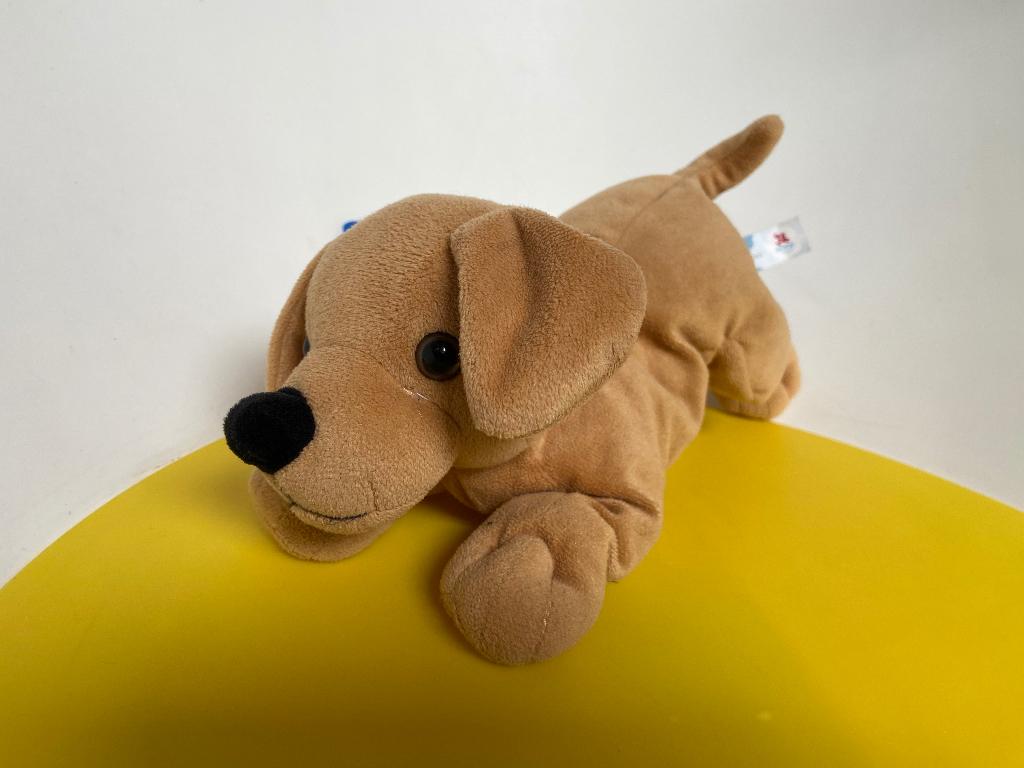 5780 nicotoy hond hondje bruin liggend, Ophalen of Verzenden, Zo goed als nieuw, Hond