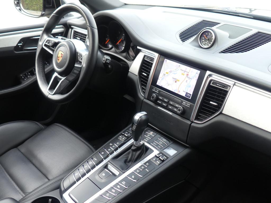 Porsche Macan 3.0 GTS Luchtvering/Pano/Trekhaak/Sportchrono, Auto's, Porsche, Automaat, Gebruikt, Euro 6, Bedrijf