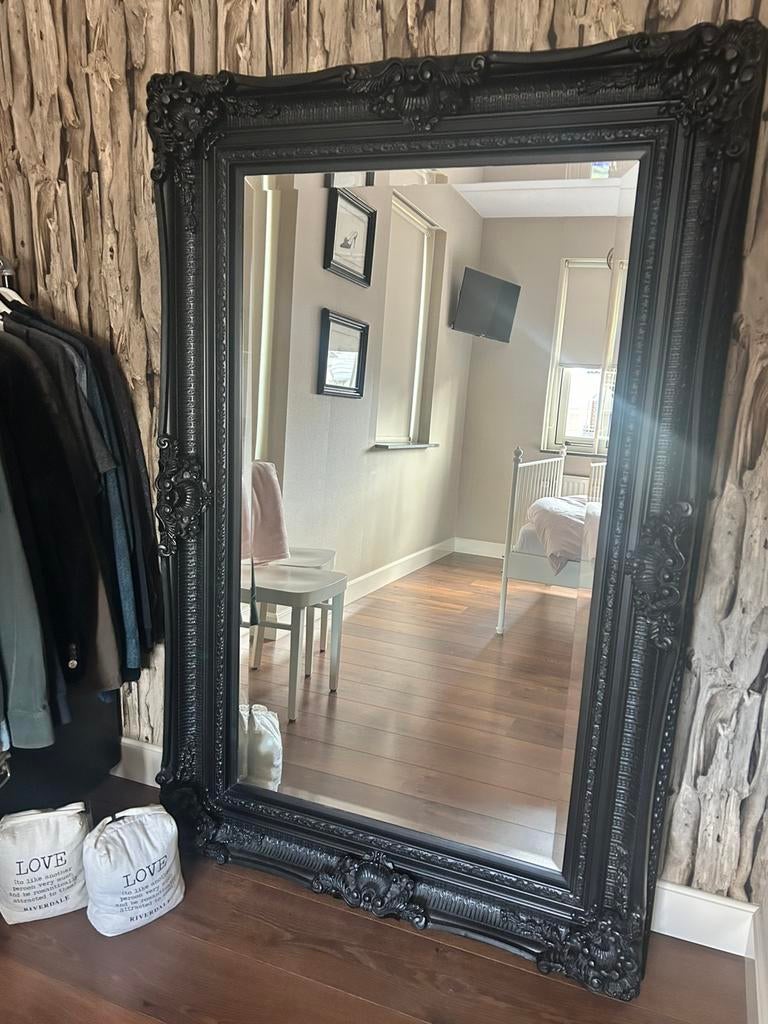 Mega grote unieke spiegel met zwarte baroklijst, Huis en Inrichting, Woonaccessoires | Spiegels, Ophalen, Zo goed als nieuw, 75 tot 100 cm