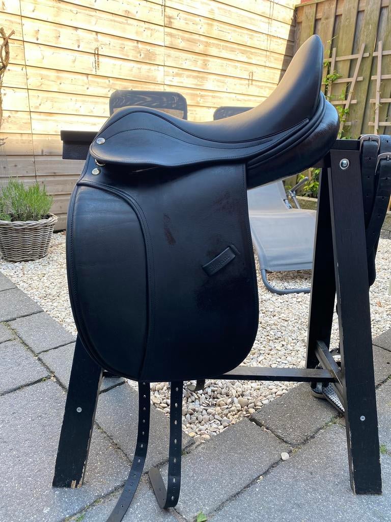 Prachtig dressuurzadel Harry Dabbs Elegance 17,5, Dieren en Toebehoren, Paarden en Pony's | Hoofdstellen en Tuigage, Ophalen of Verzenden