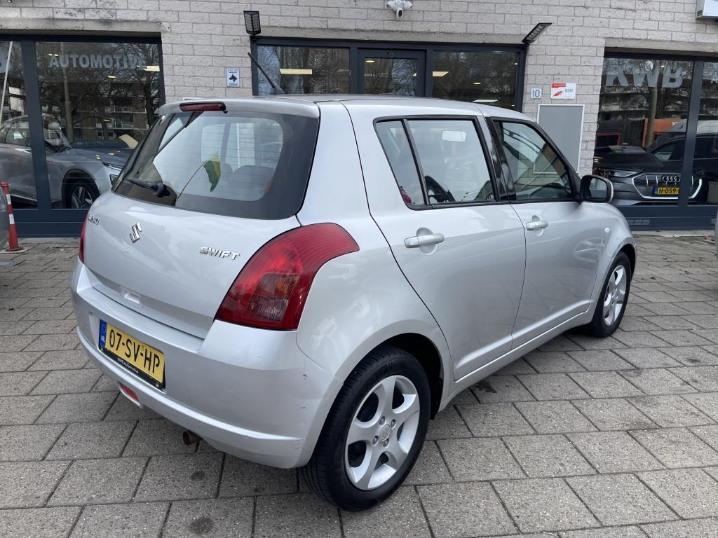 Suzuki Swift 1.3 Shogun 5Drs Airco Nieuwe Versnellingsbak, Auto's, Suzuki, 965 kg, 400 kg, Swift, Origineel Nederlands