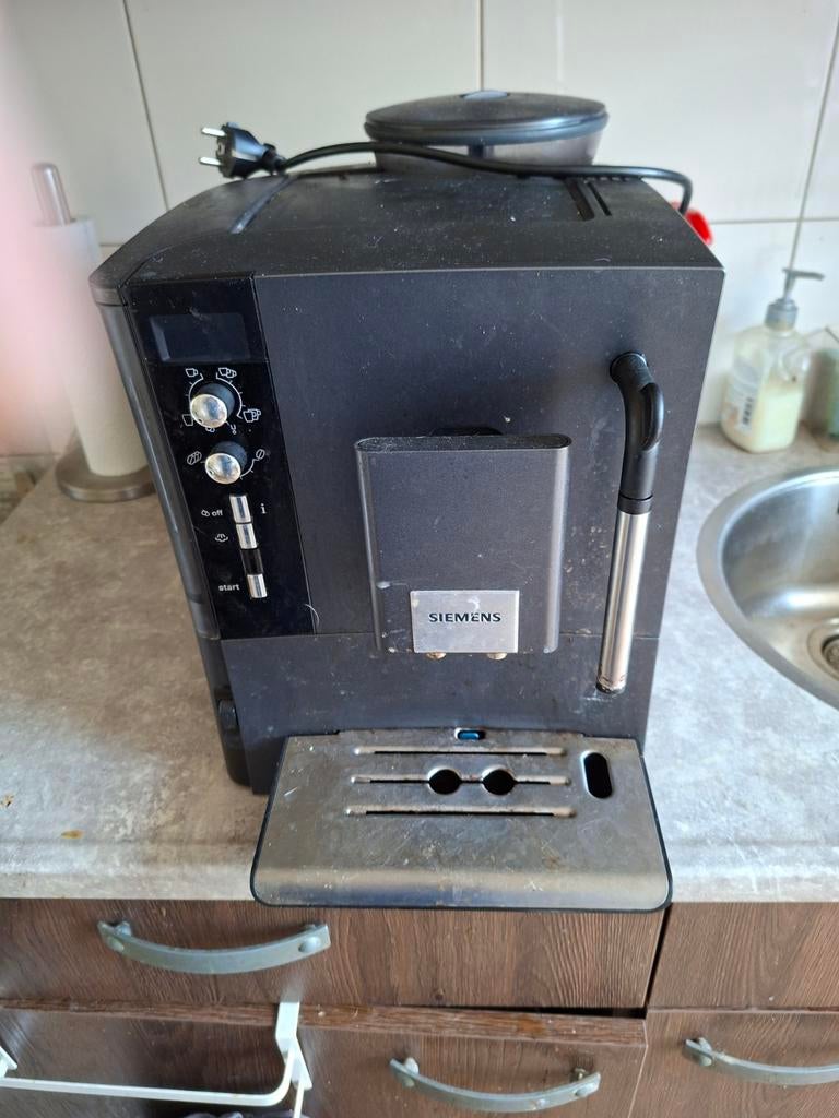 Siemens EQ.5 Macchiato koffiemachine, Witgoed en Apparatuur, Koffiezetapparaten, Gebruikt, Koffiemachine, 4 tot 10 kopjes, Afneembaar waterreservoir
