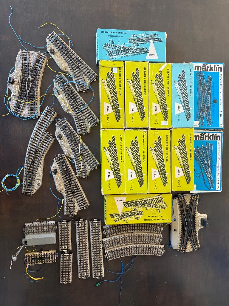 -PARTIJ (90+ stuks)- Marklin-M: recht, wissels, etcetera, Hobby en Vrije tijd, Modeltreinen | H0, Wisselstroom, Gebruikt, Rails