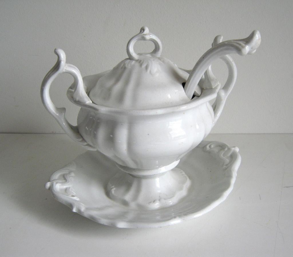 Petrus Regout Ironstone soepterrine Wellington-patroon., Ophalen of Verzenden