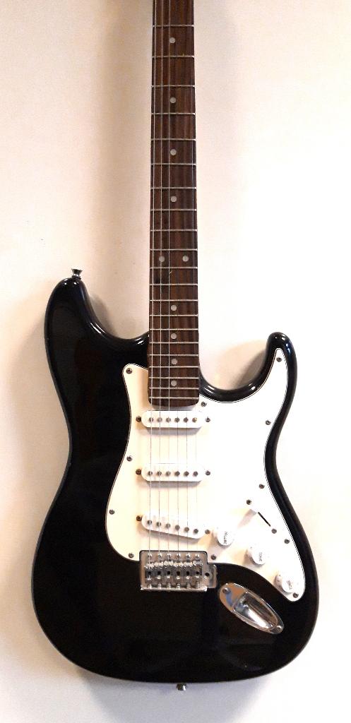 Stratocaster  in perfecte staat, Muziek en Instrumenten, Snaarinstrumenten | Gitaren | Elektrisch, Ophalen, Zo goed als nieuw