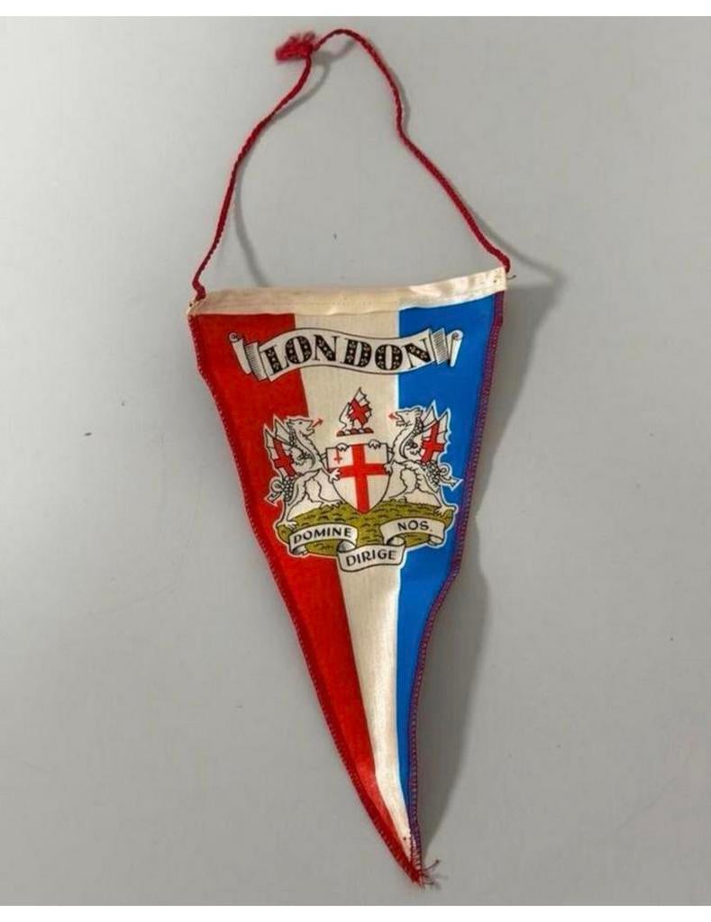 Wimpel vaandel Madame Tussauds wassenbeeldenmuseum London, Ophalen of Verzenden, Zo goed als nieuw, H, H