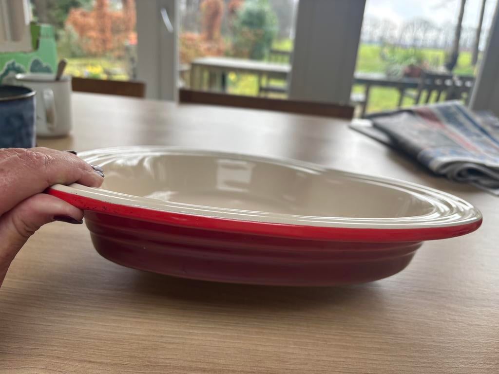 Le creuset schaal 30x30 rood hartjesvorm als nieuw, Ophalen of Verzenden, Zo goed als nieuw, Overige stijlen, Schaal of Schalen
