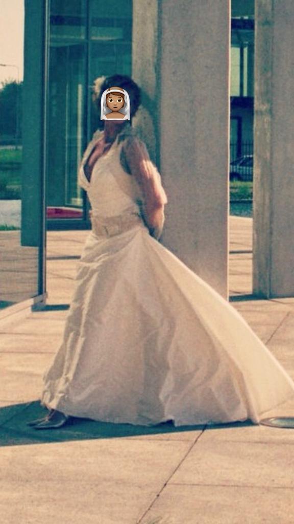 Pronovias Trouwjurk ivoor met sleep maat M/38, Ophalen of Verzenden, Zo goed als nieuw, Wit, Trouwjurk