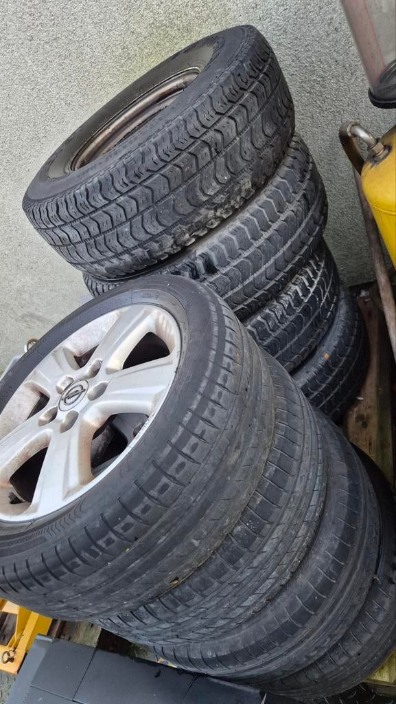 Banden Nissan Patrol en Opel Zafira, Auto-onderdelen, Banden en Velgen, Ophalen, Gebruikt, Overige maten, Band(en)