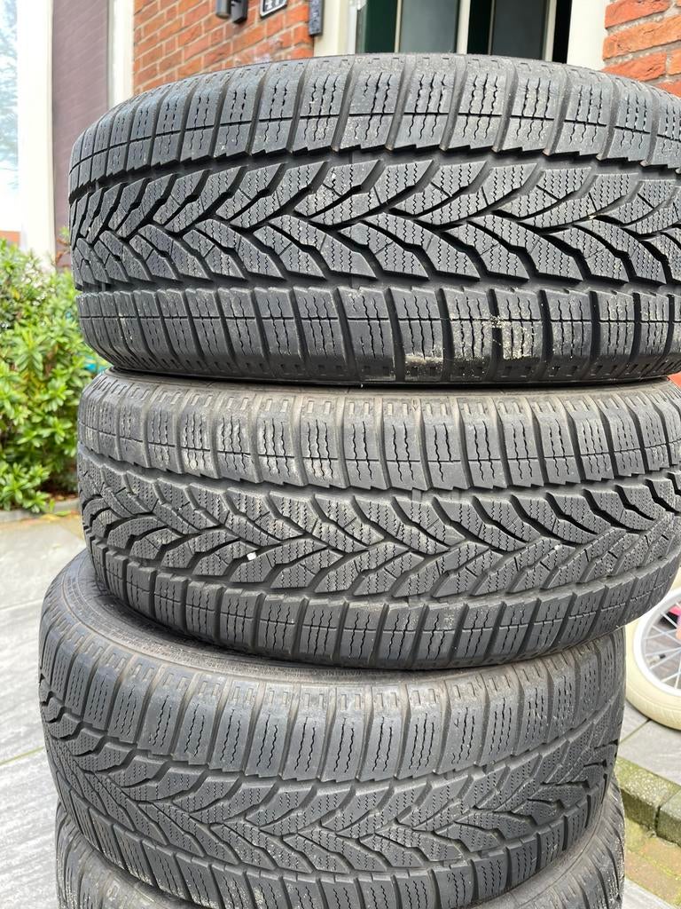 Winterbanden 195/60R15, Ophalen of Verzenden, Zo goed als nieuw