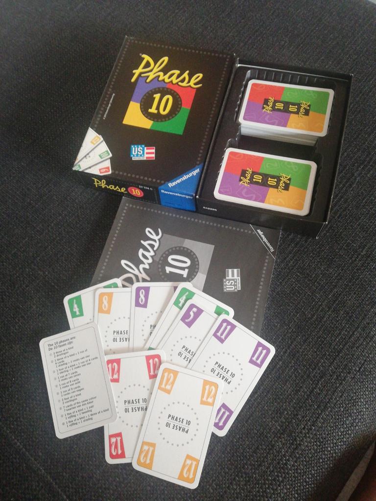 Phase 10, kaartspel, Vijf spelers of meer, Ophalen of Verzenden, Zo goed als nieuw