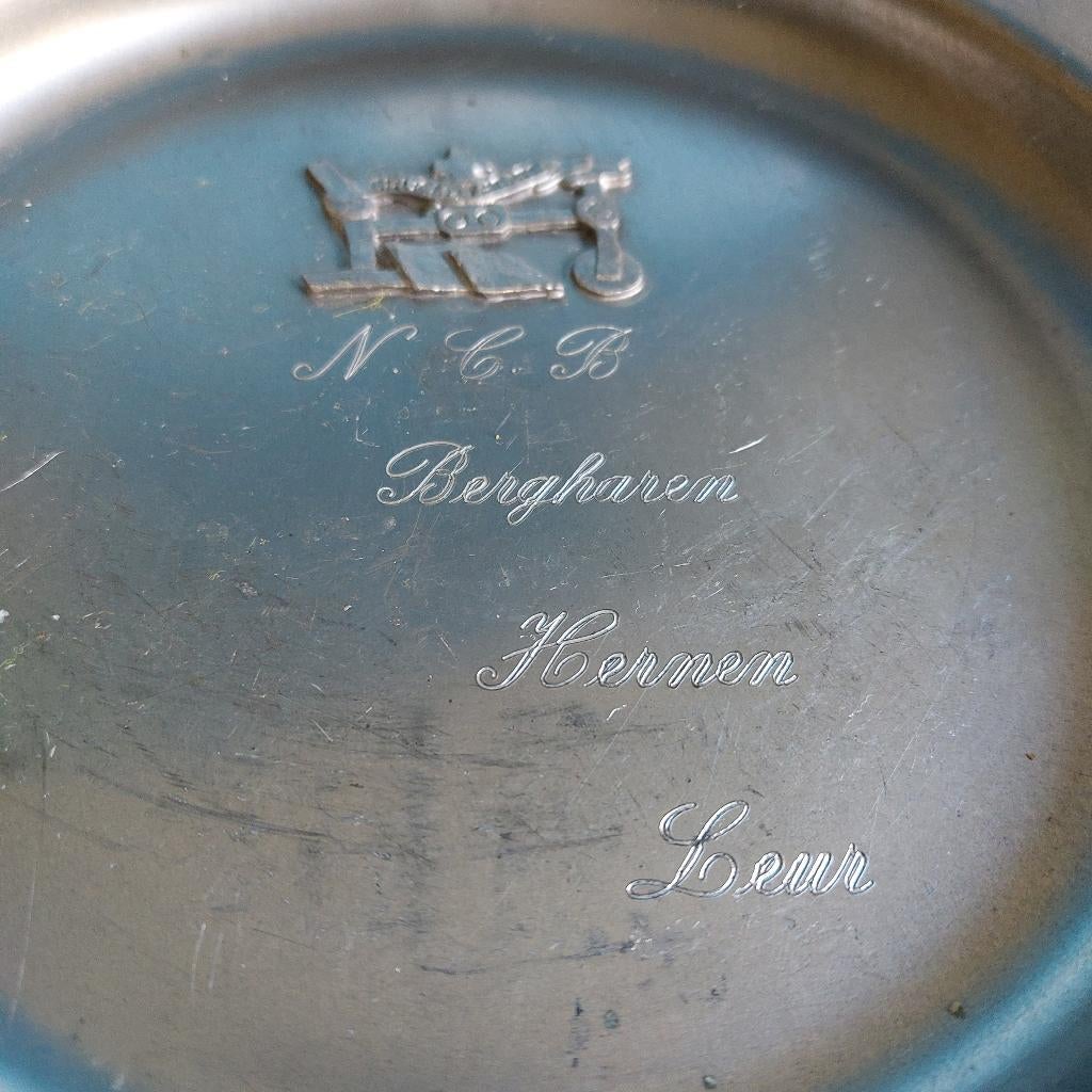 Bord schaal tin tinnen NCB Bergharen Hernen Leur ø 23 cm, Antiek en Kunst, Ophalen of Verzenden