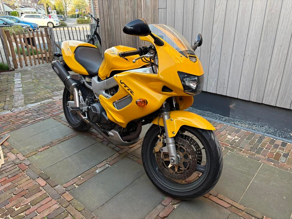 Honda Firestorm VTR1000F weinig kilometers!