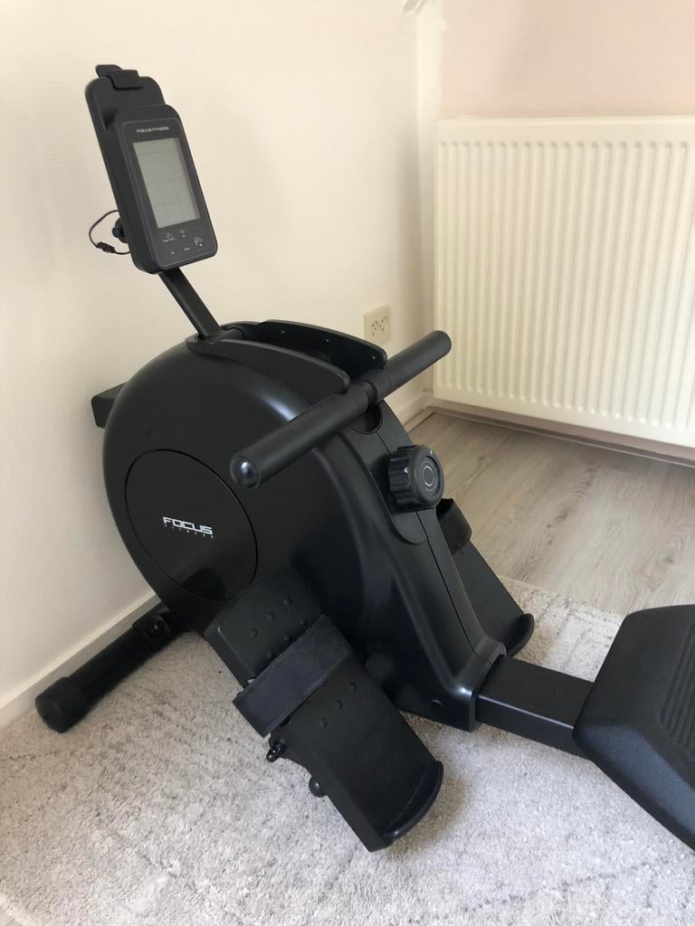 Focus Fitness Row 2.4 Roeitrainer, Sport en Fitness, Fitnessapparatuur, Ophalen, Zo goed als nieuw, Roeitrainer