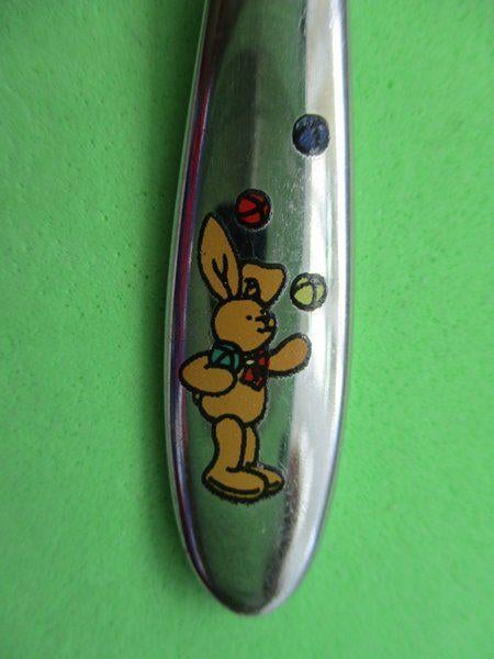 (KB5158) Kinderbestek Haas met ballen kleine lepel, Ophalen of Verzenden, Gebruikt