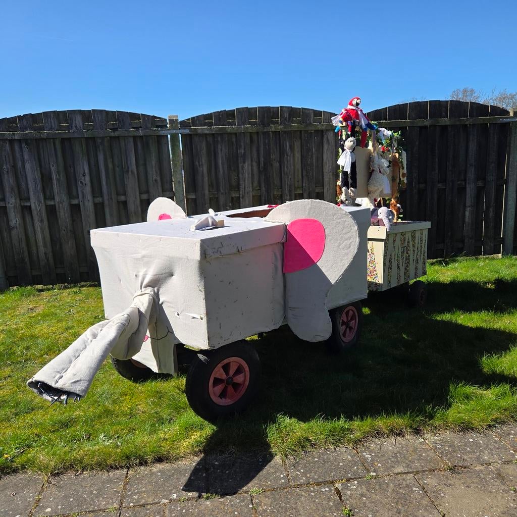 Skelter met aanhanger, carnaval opbouw, rijd goed, Ophalen, Gebruikt, Overige merken, Met kar of aanhanger