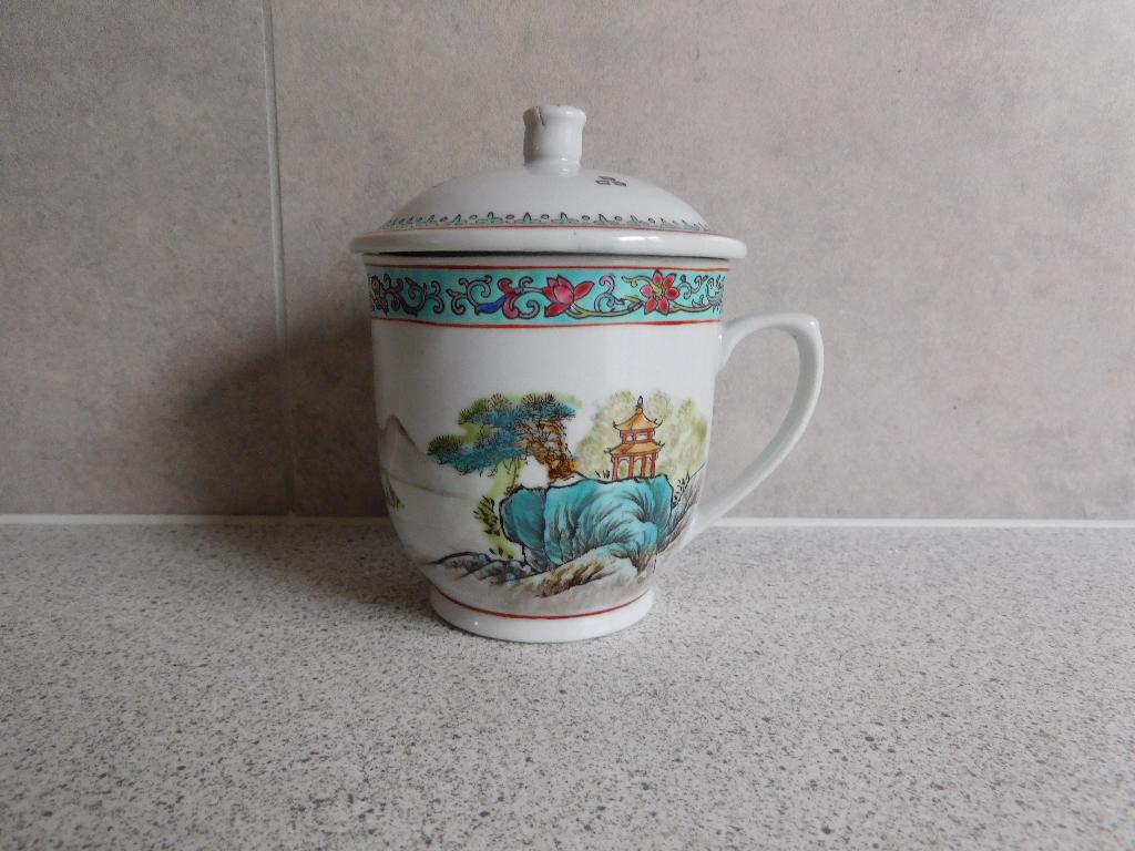 Mok 9,58,5 cm. en Deksel Mun Shou Landschap Made in China, Antiek en Kunst, Ophalen of Verzenden