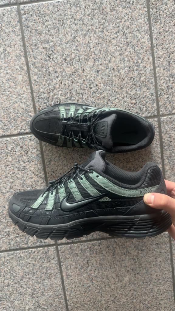 Nike P-6000 Sneakers Zwart/Groen - Maat 42, Ophalen of Verzenden, Zo goed als nieuw, Zwart, Sneakers of Gympen