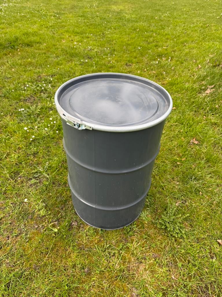 60L Oliedrum stalen klemdekselvat afvalbak BinBin kruk nieuw, Huis en Inrichting, Woonaccessoires | Prullenbakken, Zo goed als nieuw