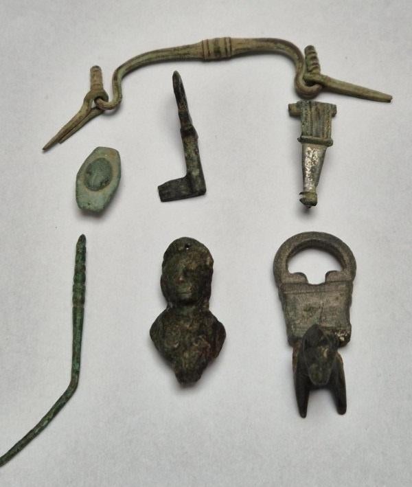 lotje Romeinse bodemvondsten  ( prachtig), Ophalen of Verzenden, Brons