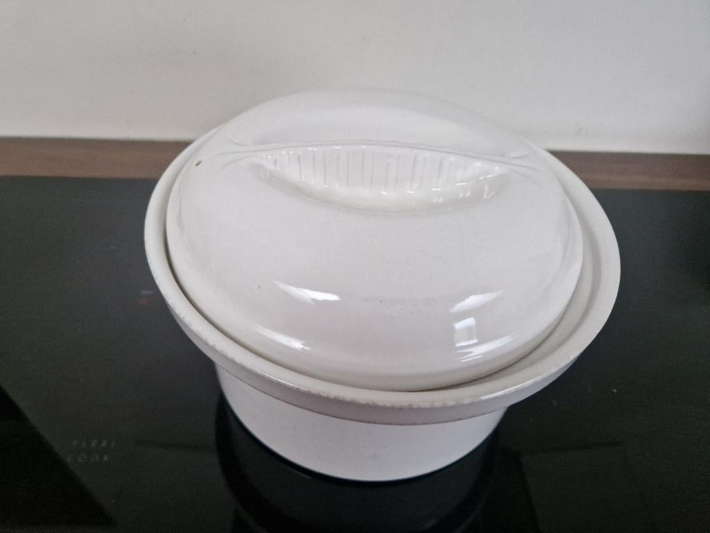 ronde aardewerk ovenschaal met deksel, Ophalen of Verzenden, Overige stijlen, Aardewerk, Schaal of Schalen