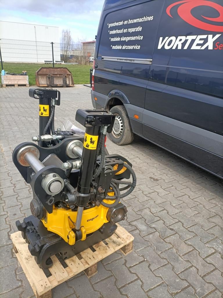 Draaikantelstuk Engcon EC214 Steelwrist Rototilt SMP, Zakelijke goederen, Machines en Bouw | Kranen en Graafmachines, Ophalen of Verzenden