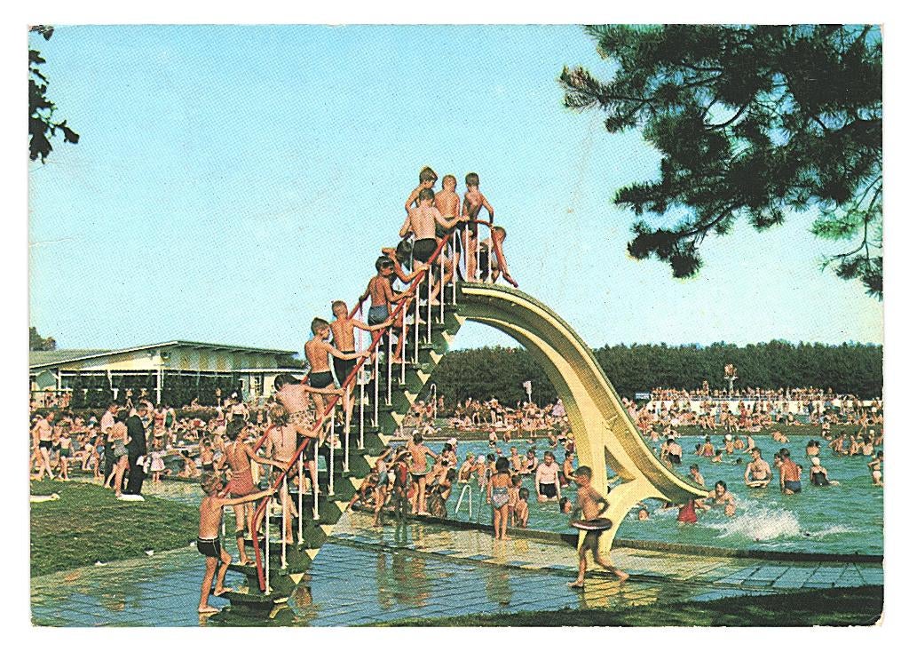 802339 Hoeven N Br 1967 Bosbad  Zwembad Gelopen met zegel, Verzamelen, Ansichtkaarten | Nederland, Ophalen of Verzenden, 1960 tot 1980