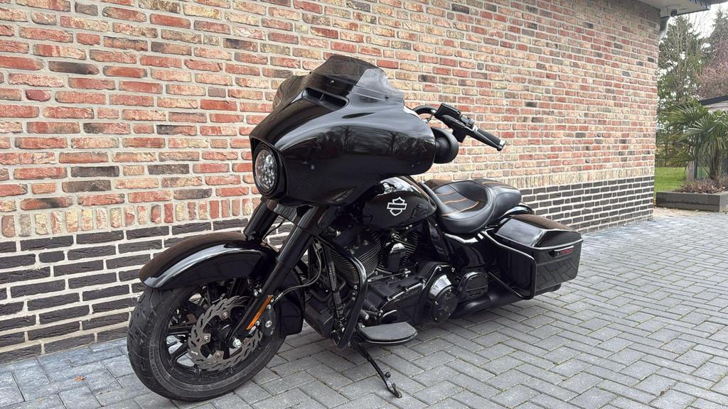 Harley Davidson 103 FLHX Street Glide Black Out Streetglide - foto 2