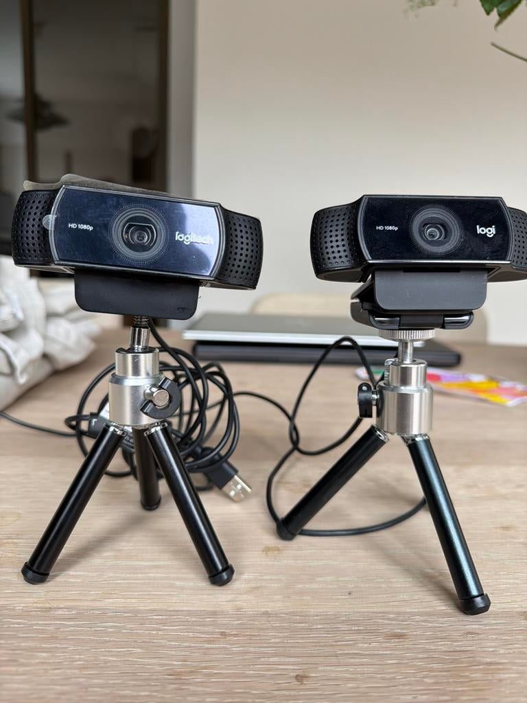 2x Logitech HD 1080p Webcams - Ideaal voor Livestreaming, MacOS, Zoomfunctie, Ophalen of Verzenden, Zo goed als nieuw
