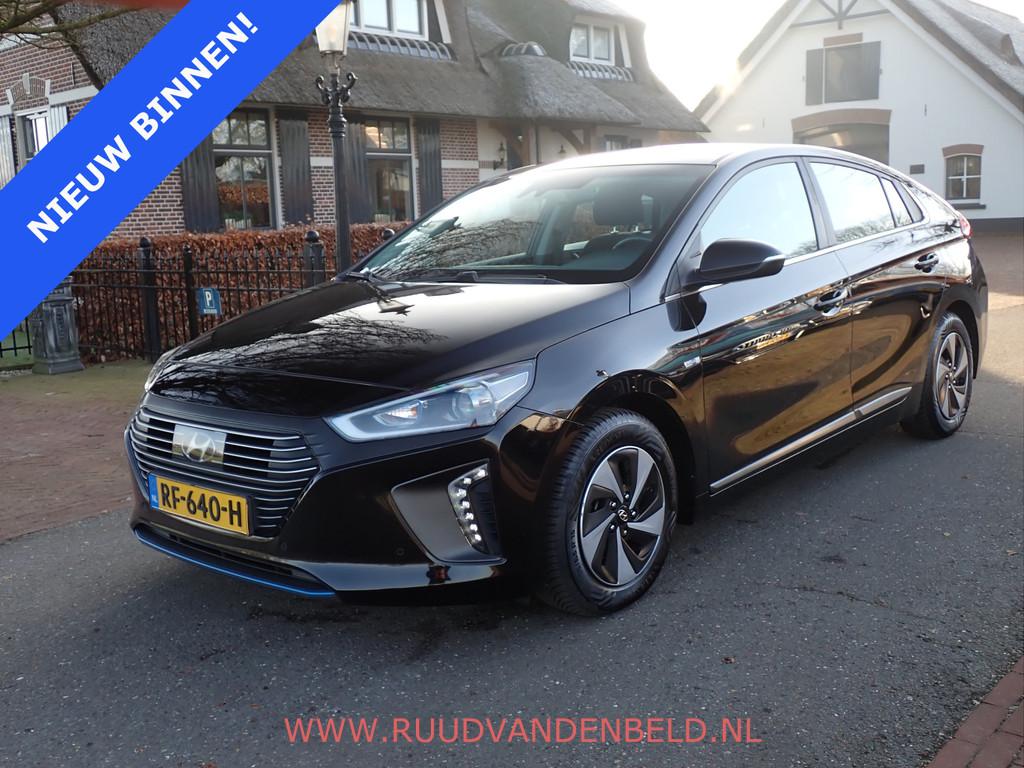 Hyundai IONIQ 1.6 GDi ACC / KEYLESS / CARPLAY / CAMERA / NAV, 1345 kg, Stof, Gebruikt, Zwart