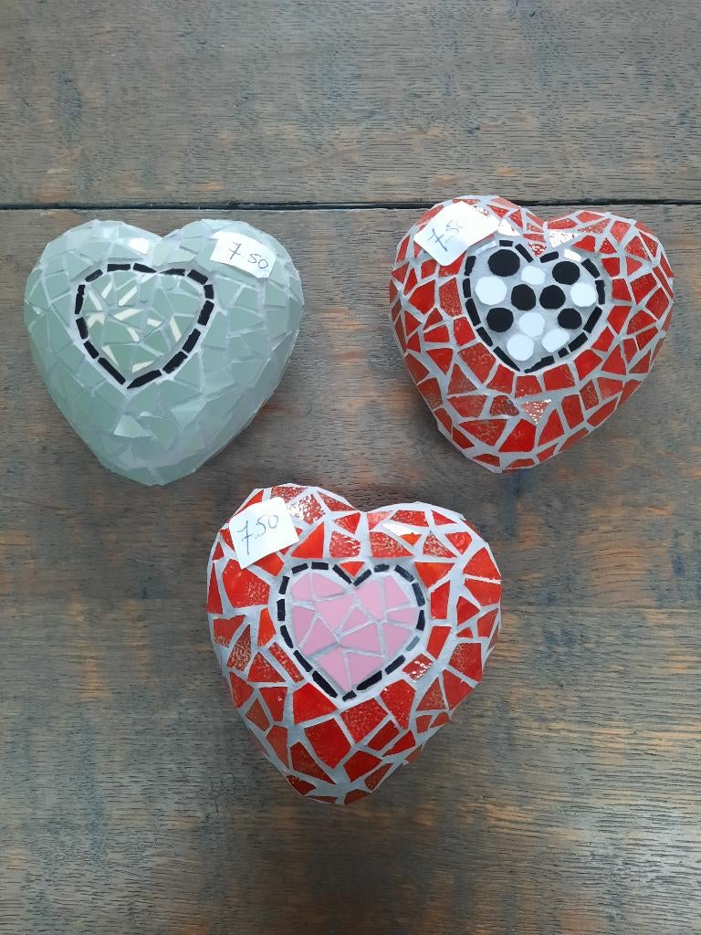 Mozaïek, 3 hartjes met mozaïek steentjes gemaakt., Ophalen of Verzenden, Nieuw