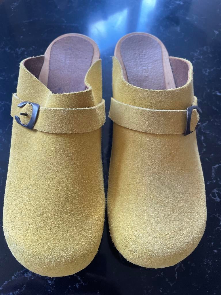 Sanita Gele Suède Klompen Maat 40, Kleding | Dames, Schoenen, Ophalen of Verzenden, Zo goed als nieuw, Geel, Overige typen