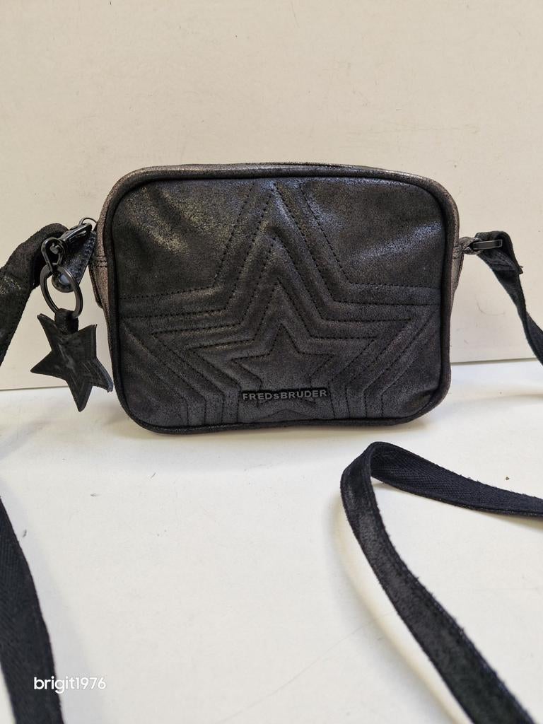 FredsBruder Leren Tas met Metallic Glans - Mooi Formaat, Ophalen of Verzenden, Gebruikt, Zwart, Schoudertasje