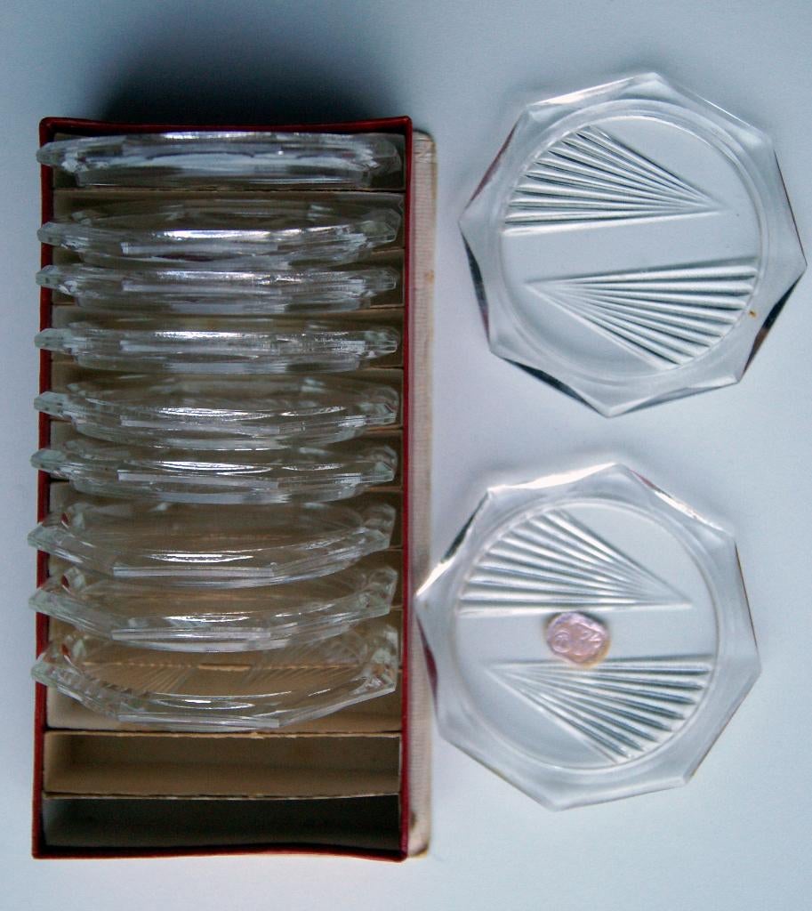 Glazen onderzetters 11 stuks jaren ’50 – ‘60, Verzenden