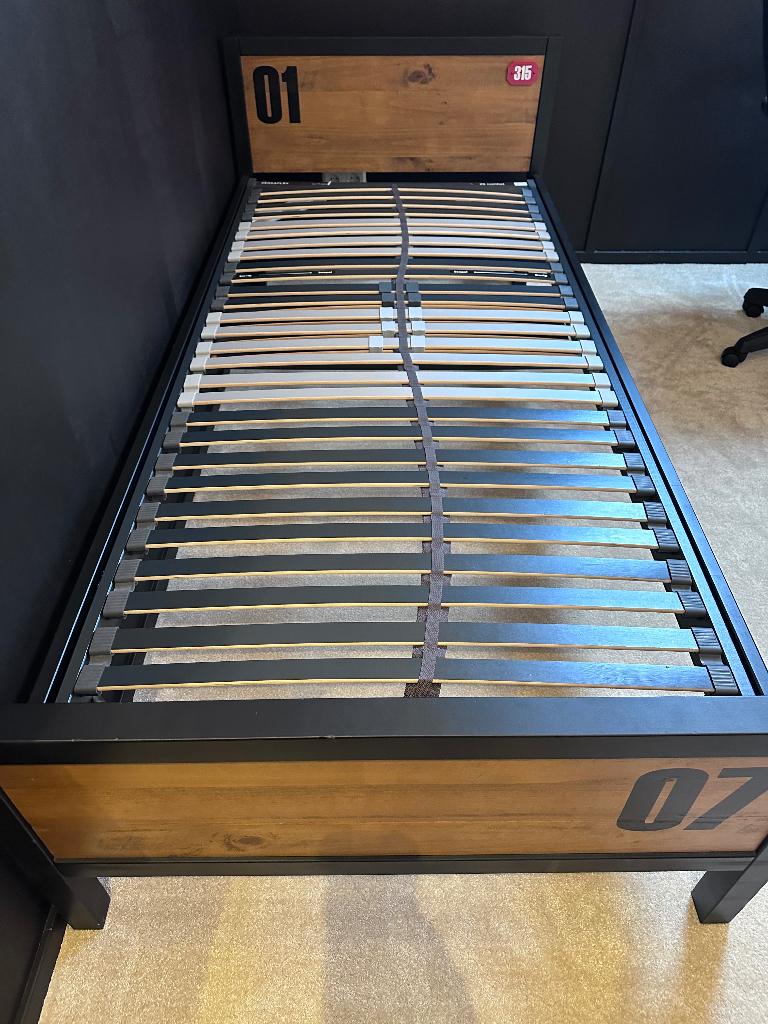 1 persoonsbed + kast, Ophalen, Gebruikt, Kast, 50 tot 70 cm