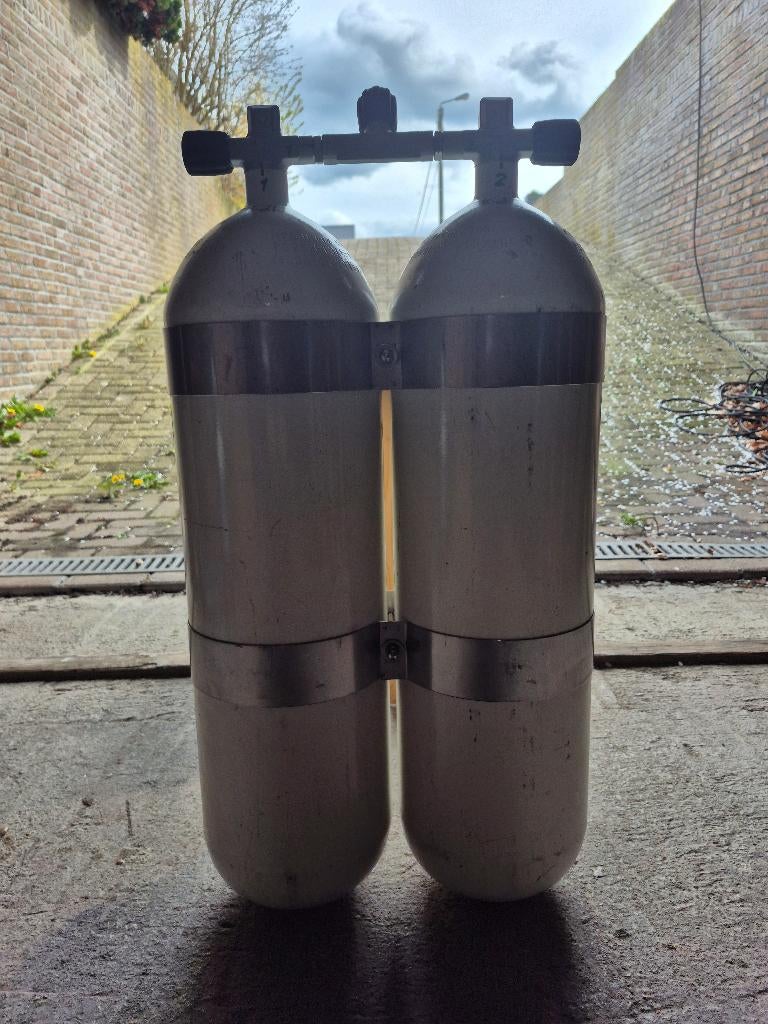 Duikfles dubbel 18, Ophalen, Zo goed als nieuw, Duikfles