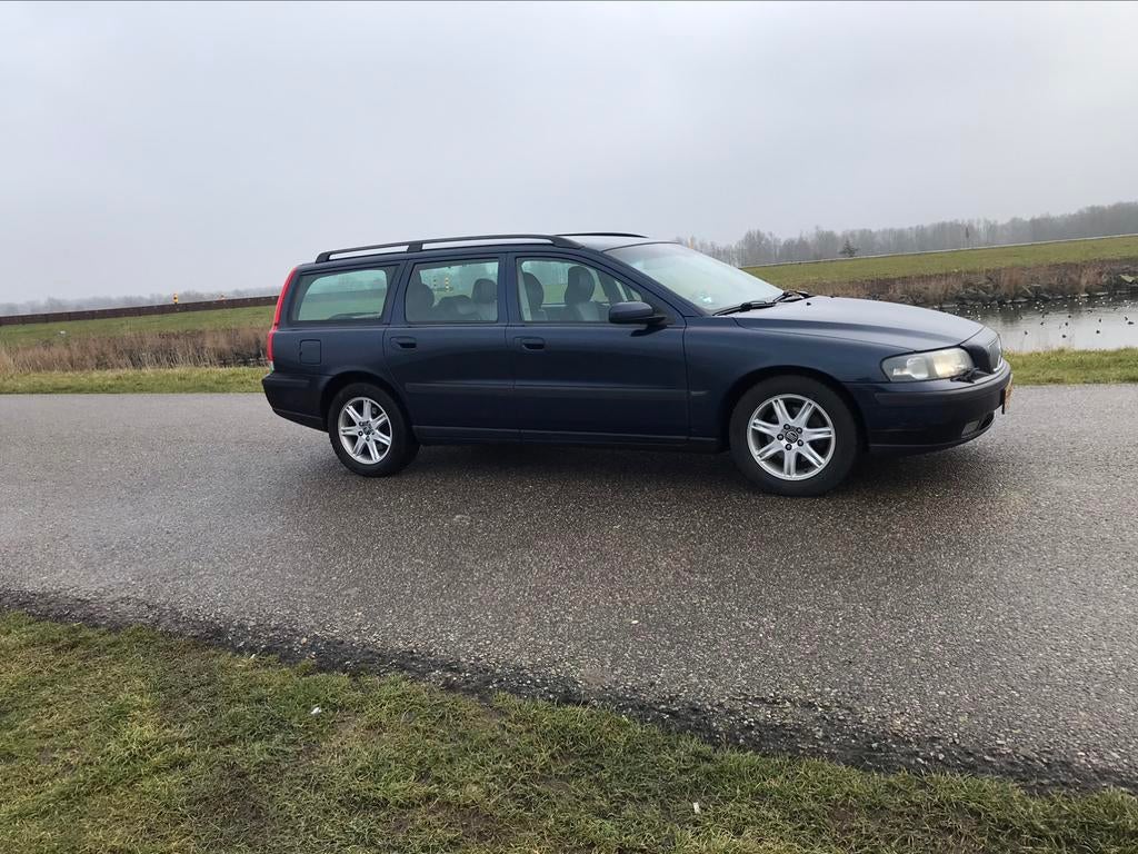 Volvo V70 2.4 140PK 2005 leder 391095KM NAP Nw Distributie, Auto's, Volvo, Voorwielaandrijving, 1800 kg, Zwart, Stationwagon