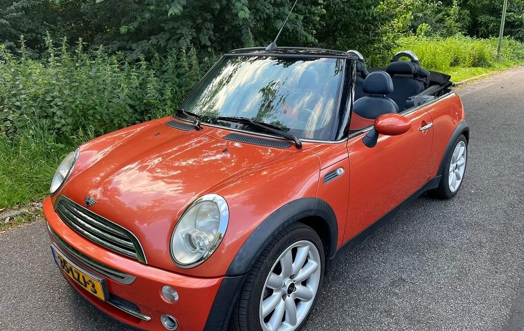 Mini 1.6 16V Cooper Cabrio 2004, Auto's, Voorwielaandrijving, Zwart, Cabriolet, 4 stoelen