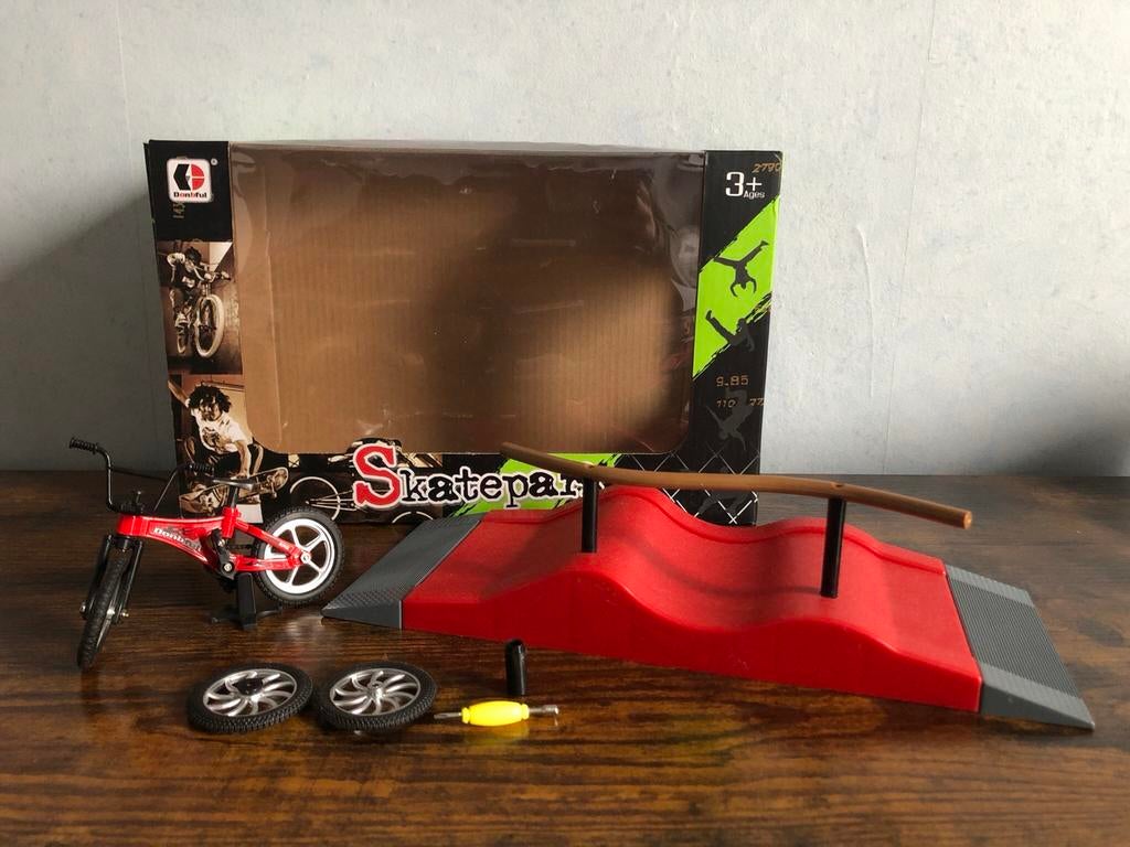 Vinger Skatepark met BMX fietsje - Speelset fingerboard, Ophalen of Verzenden, Zo goed als nieuw, Jongen of Meisje