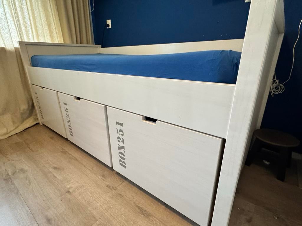 Bopita Kajuitbed 90x200 Whitewash met Lades, Ophalen, 85 tot 100 cm, Zo goed als nieuw, Lattenbodem