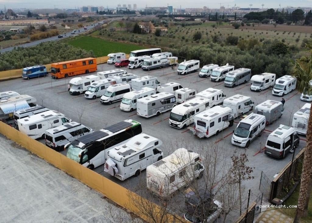 Parkeerplaats (buiten) caravan, camper Auto, Westland., Caravans en Kamperen, Caravanstallingen