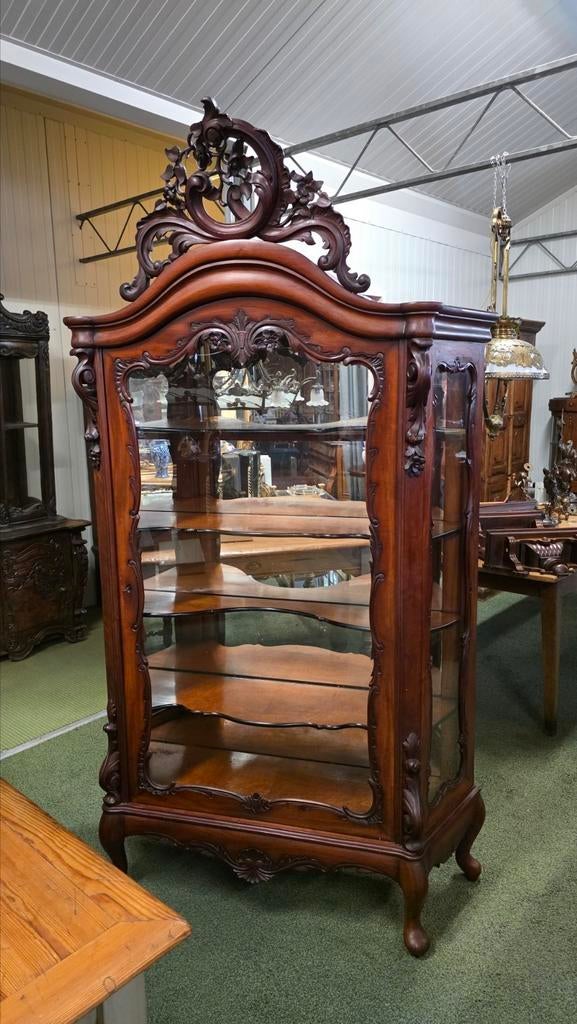 Willem III vitrinekast, Ophalen