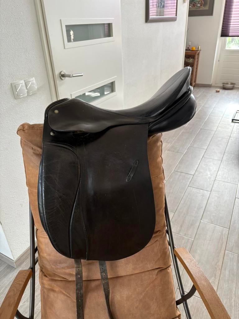Passier & Sohn dressuur zadel 17,5 inch, Dieren en Toebehoren, Paarden en Pony's | Zadels, Ophalen of Verzenden, Zo goed als nieuw