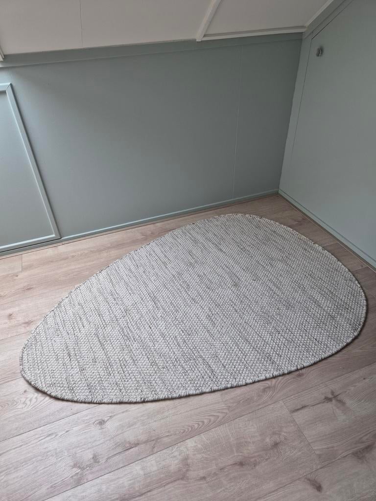 Organisch vloerkleed van Volero, Huis en Inrichting, Ophalen, Beige, 200 cm of meer, Zo goed als nieuw