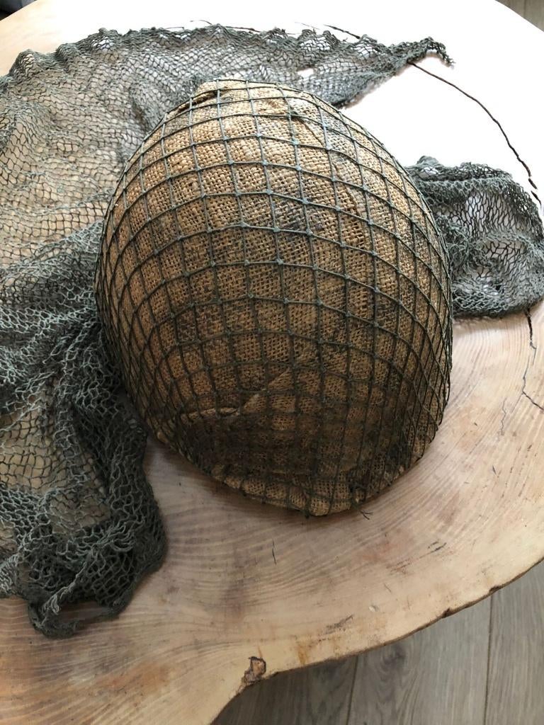 Oude vintage originele soldaten helm, Ophalen of Verzenden, Landmacht, Nederland, Helm of Baret